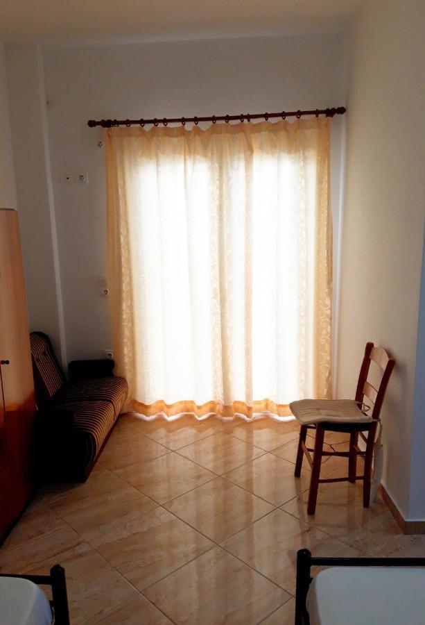 Ενοικιαζόμενα Δωμάτια Γεωργία Σταμούλου Rovies Zewnętrze zdjęcie