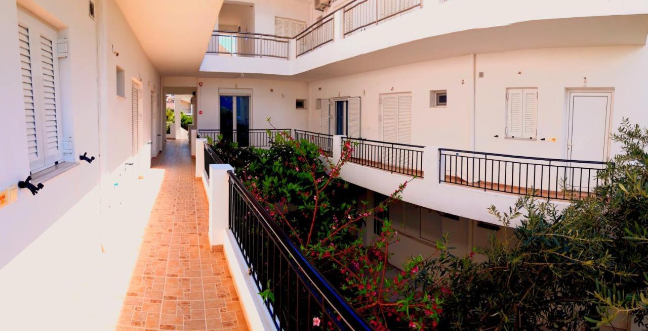 Ενοικιαζόμενα Δωμάτια Γεωργία Σταμούλου Rovies Zewnętrze zdjęcie